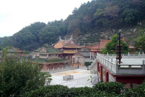 登雪峰寺远望黄元佐南安高四组原国光中学教师校友文萃