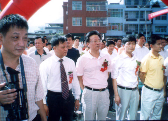 左三南安市副市长李清安,左四南安市委常委,市委办公室主任梁炳辉